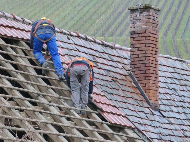 Tips To Hiring The Best Roofing Contractor | Scene Homes Club